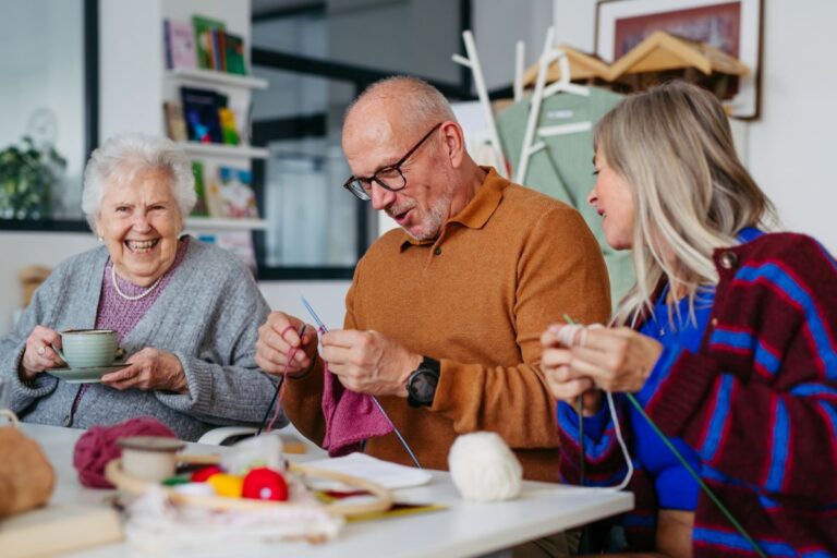 Attività per le persone anziane: perché è importante stimolarli e motivarli?